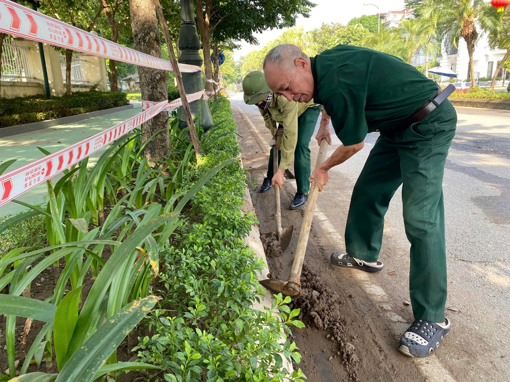 Phú Thượng ra quân vệ sinh môi trường, chuẩn bị công tác ứng phó với cơn bão số 11- Ảnh 7.