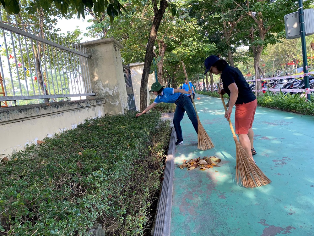 Phú Thượng ra quân vệ sinh môi trường, chuẩn bị công tác ứng phó với cơn bão số 11- Ảnh 8.