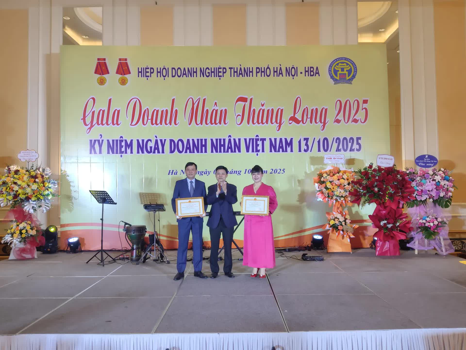 Hà Nội tôn vinh doanh nghiệp, doanh nhân Thủ đô tiêu biểu xuất sắc- Ảnh 1.