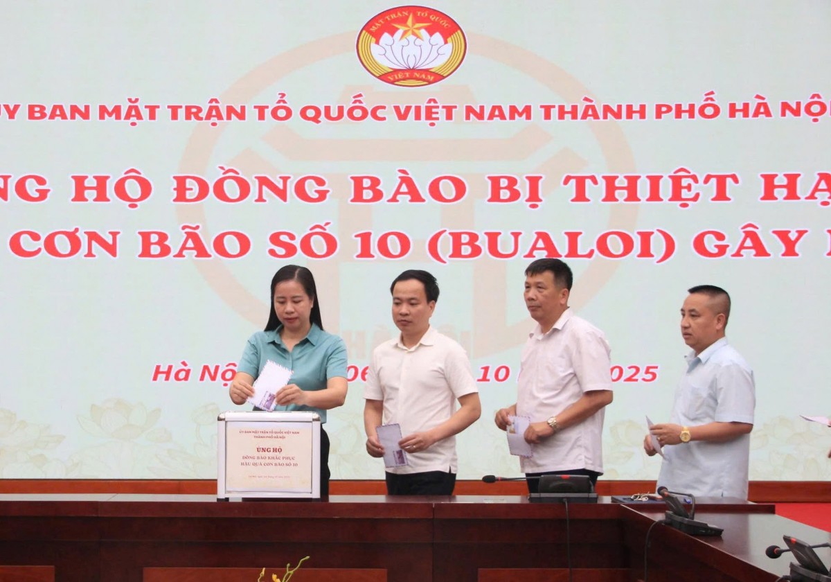 Cơ quan Ủy ban MTTQ Việt Nam thành phố Hà Nội ủng hộ đồng bào bị thiệt hại do cơn bão số 10- Ảnh 4.