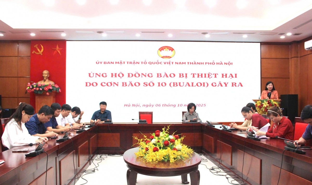 Cơ quan Ủy ban MTTQ Việt Nam thành phố Hà Nội ủng hộ đồng bào bị thiệt hại do cơn bão số 10- Ảnh 1.
