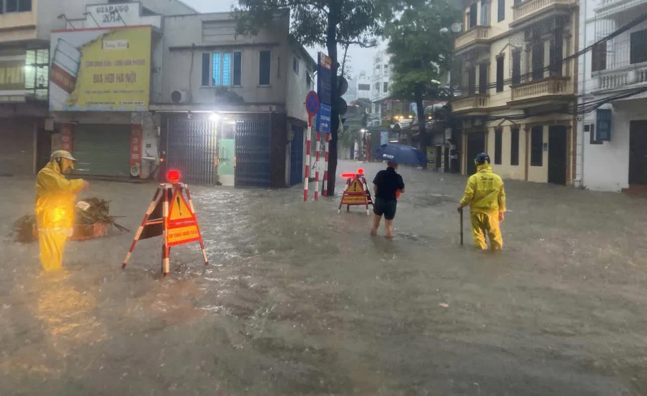 Thực hiện các biện pháp để xử lý nhanh nhất các điểm úng ngập- Ảnh 5.