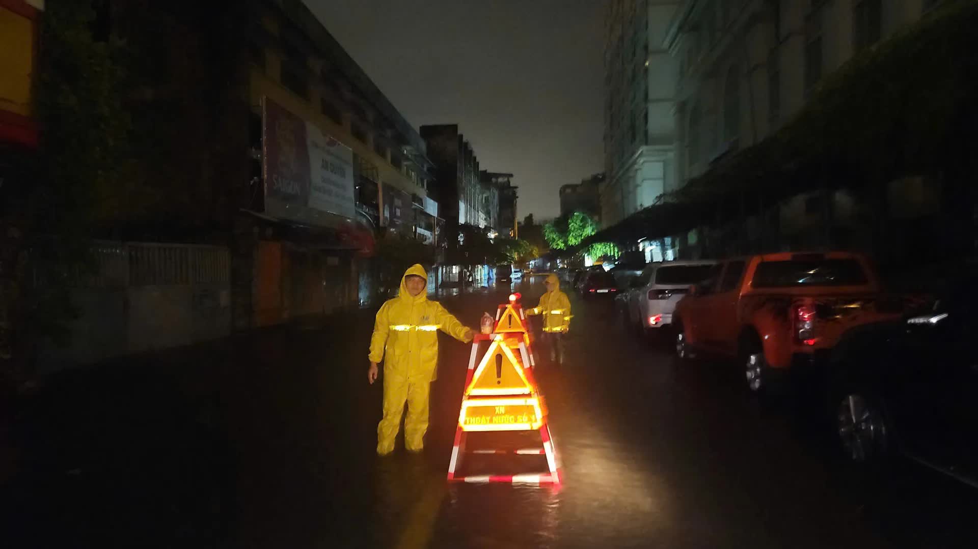 Thực hiện các biện pháp để xử lý nhanh nhất các điểm úng ngập- Ảnh 6.