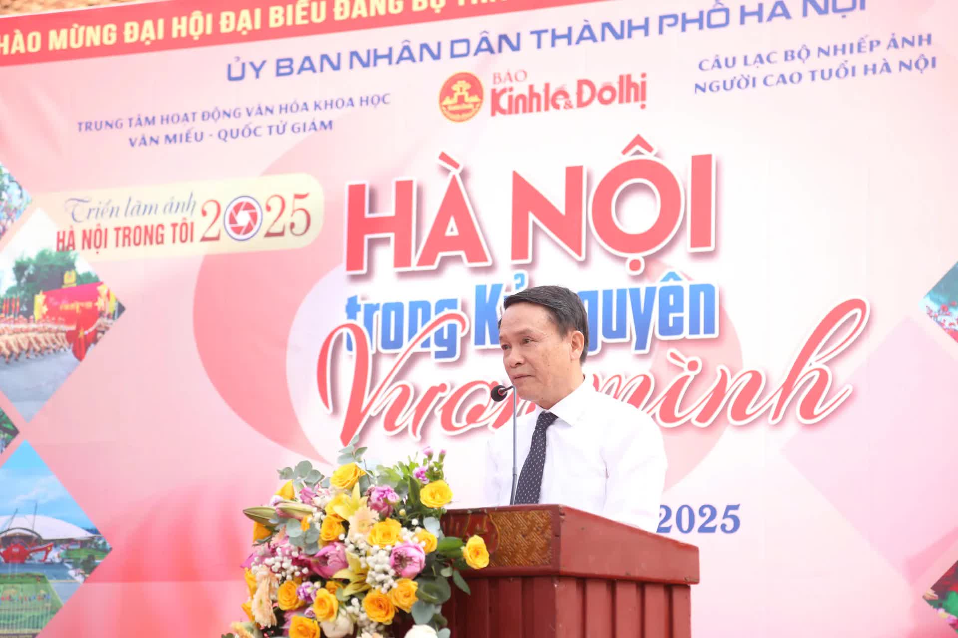 Phó Chủ tịch UBND Thành phố Trương Việt Dũng dự khai mạc triển lãm ảnh "Hà Nội trong tôi" 2025- Ảnh 6.