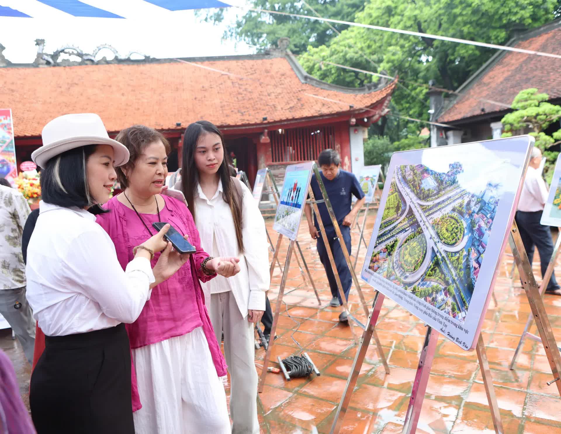 Phó Chủ tịch UBND Thành phố Trương Việt Dũng dự khai mạc triển lãm ảnh "Hà Nội trong tôi" 2025- Ảnh 8.