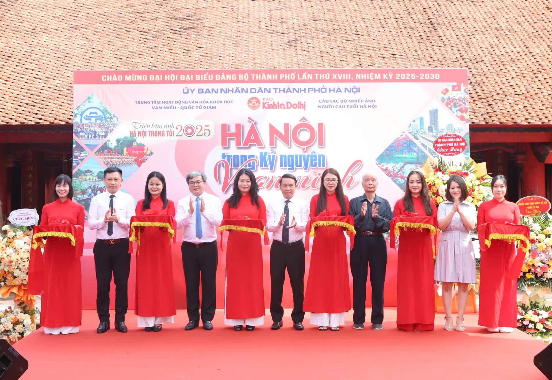 Phó Chủ tịch UBND Thành phố Trương Việt Dũng dự khai mạc triển lãm ảnh "Hà Nội trong tôi" 2025- Ảnh 5.
