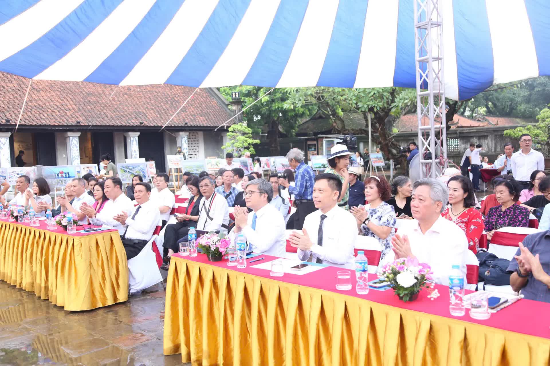 Phó Chủ tịch UBND Thành phố Trương Việt Dũng dự khai mạc triển lãm ảnh "Hà Nội trong tôi" 2025- Ảnh 1.