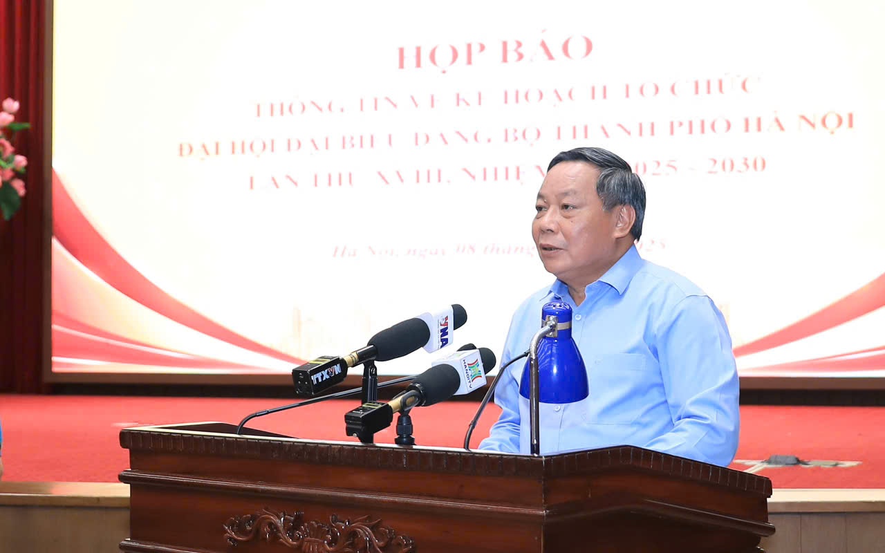 Phó Bí thư Thường trực Thành ủy Nguyễn Văn Phong phát biểu 