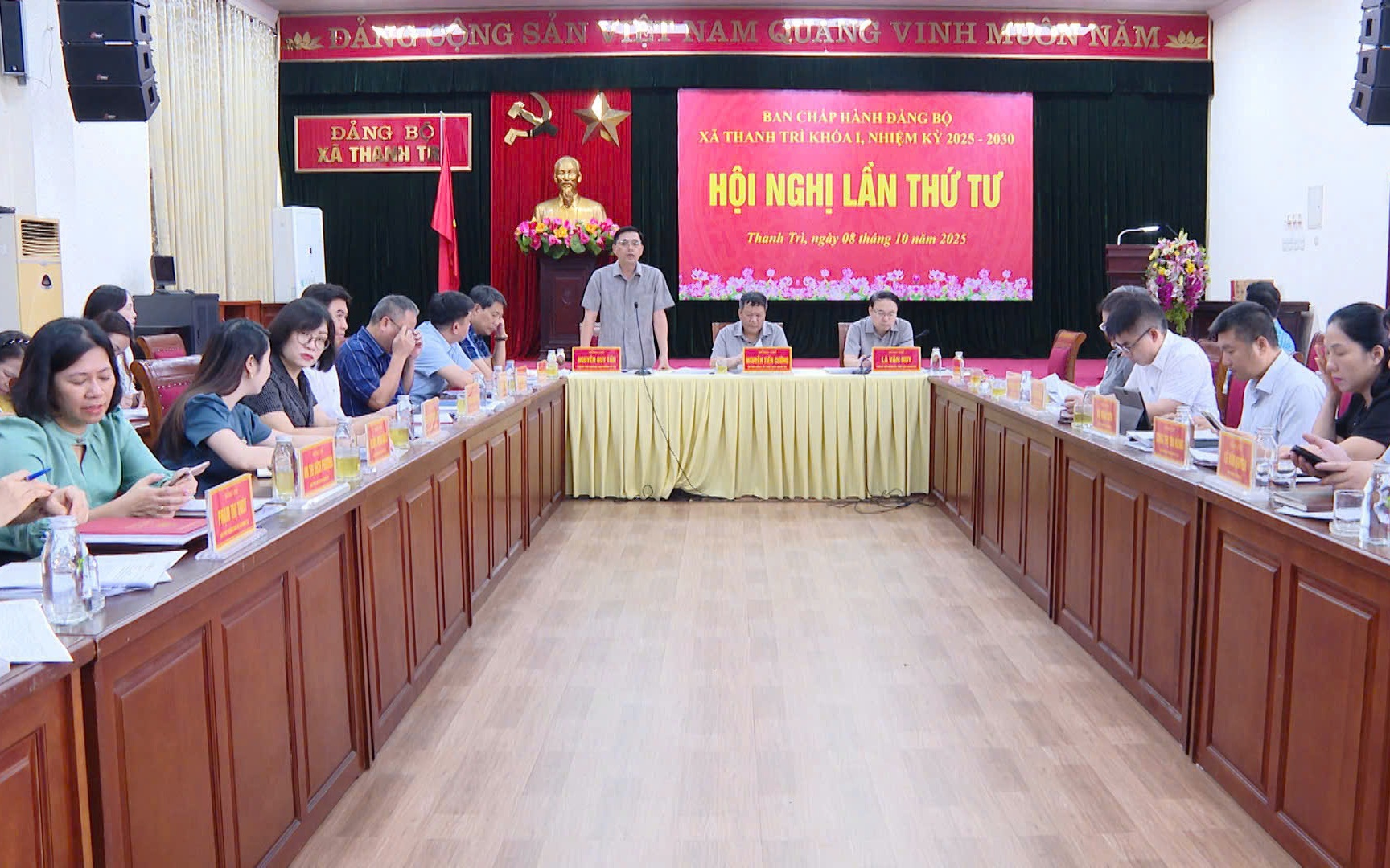 Quang cảnh Hội nghị lần thứ tư Ban Chấp hành Đảng bộ xã Thanh Trì