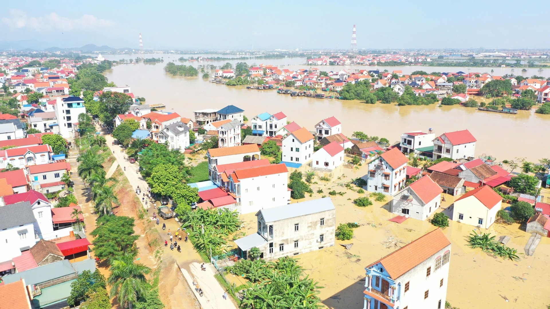 Xã Đa Phúc huy động hơn 10.600 người hộ đê, sơ tán người dân đến nơi an toàn- Ảnh 1.