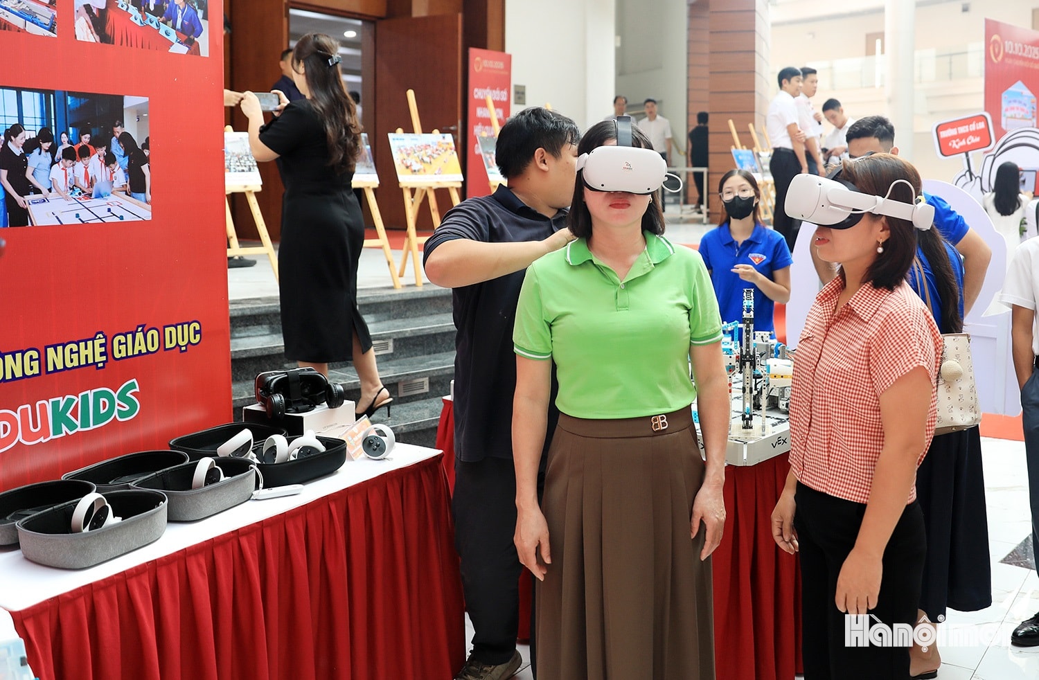 Học sinh hào hứng lắp ráp robot ứng dụng AI- Ảnh 12.