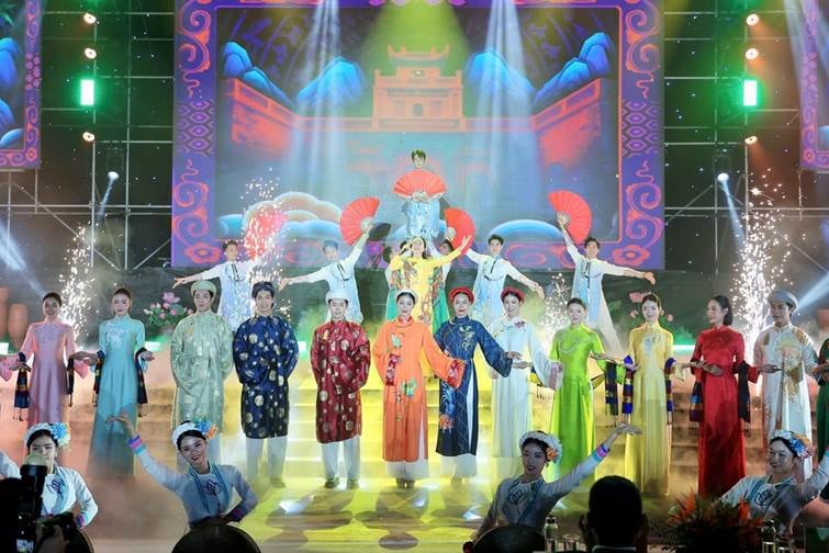 Bế mạc Lễ hội “Áo dài Hà Nội - Tỏa sáng tinh hoa di sản”- Ảnh 2.