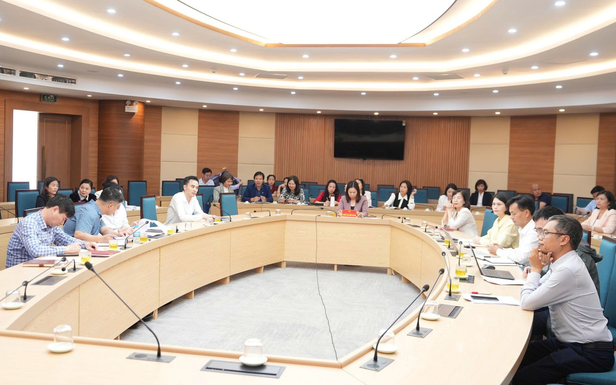 ប្រតិភូចូលរួមវគ្គបណ្តុះបណ្តាលស្តីពី Các đại biểu tham dự buổi tập huấn chuyên đề “Ứng dụng điện toán đám mây, trí tuệ nhân tạo (AI) và bảo đảm an toàn, an ninh thông tin trong môi trường mạng”