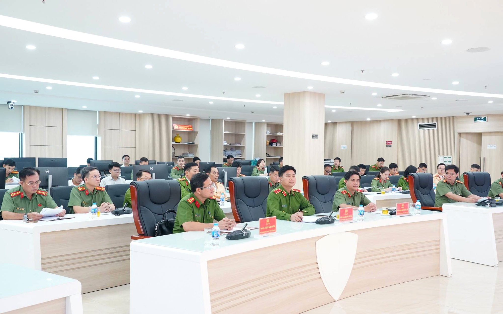 Quang cảnh buổi làm việc