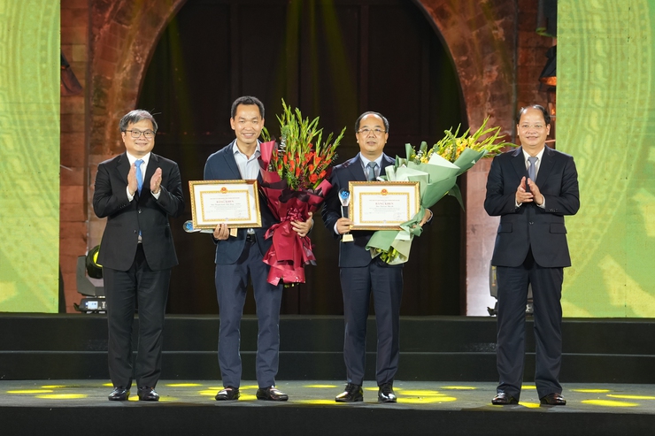 Press awards honor journalists promoting Hanoi's elegant and cultured image- Ảnh 3.