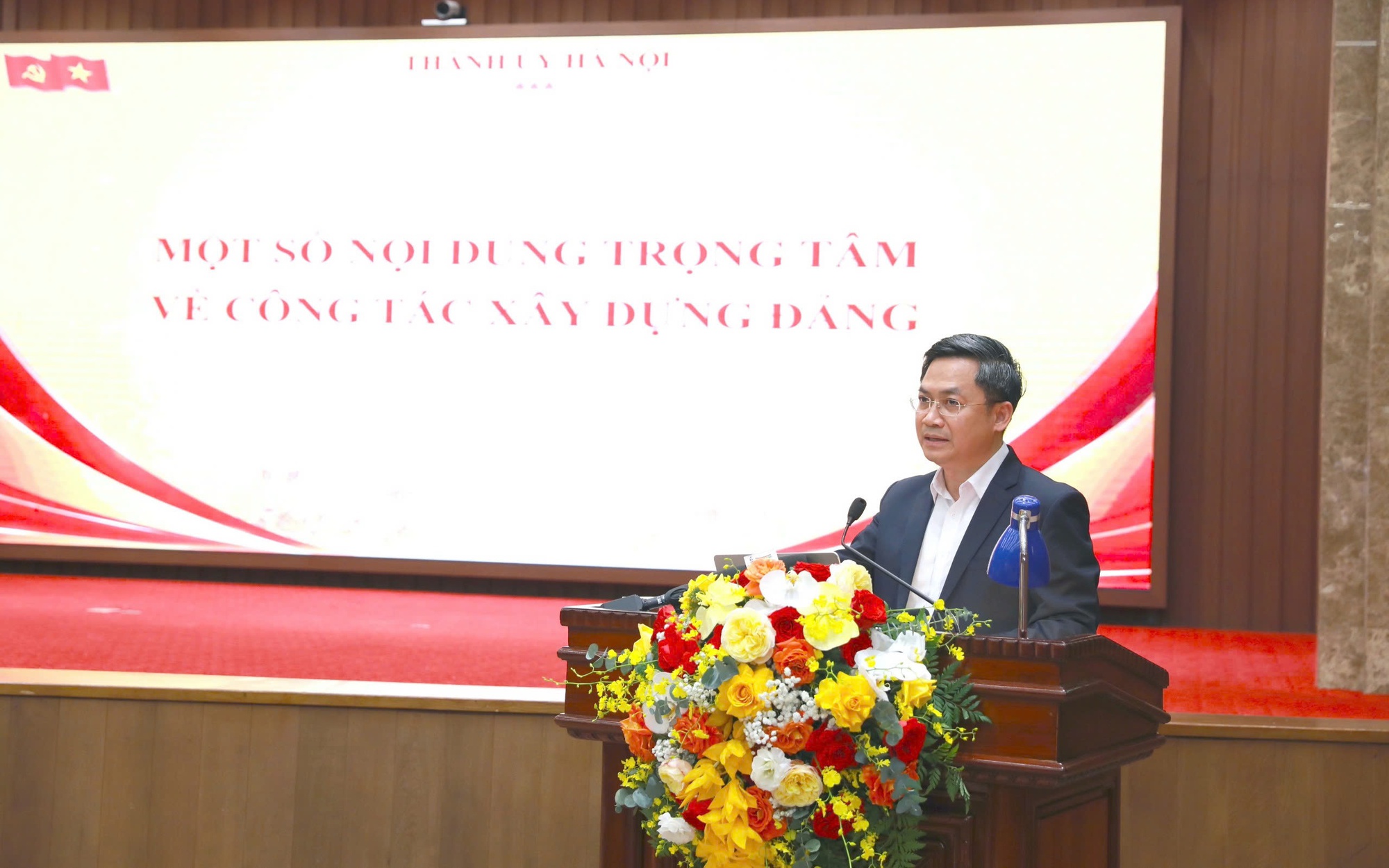 Ủy viên Ban Thường vụ Thành ủy, Trưởng Ban Tổ chức Thành ủy Hà Nội Hà Minh Hải quán triệt tại Hội nghị