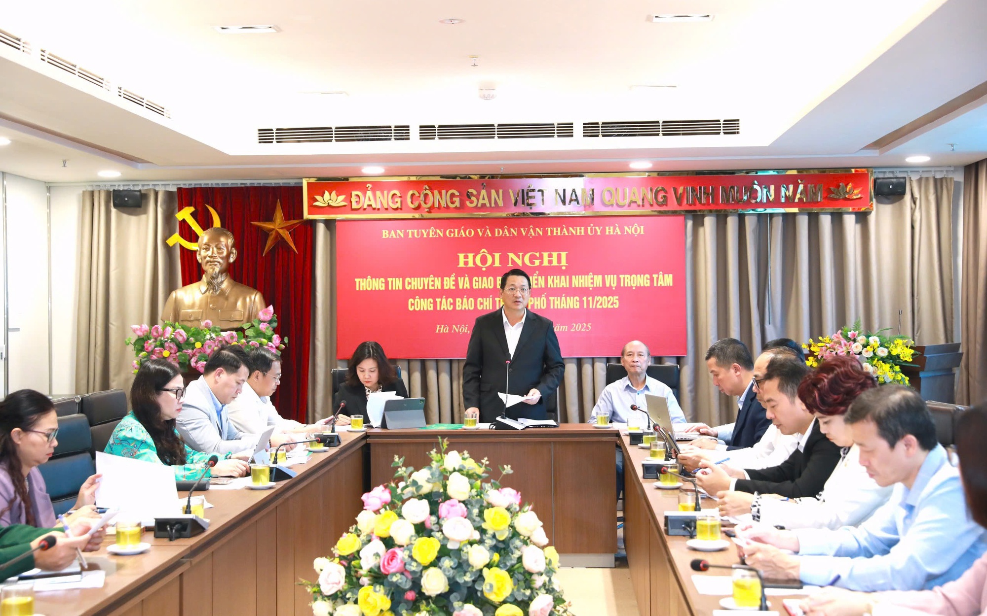 Các đại biểu tham dự Hội nghị thông tin chuyên đề và giao ban triển khai nhiệm vụ trọng tâm công tác báo chí Thành phố Tháng 11/2025