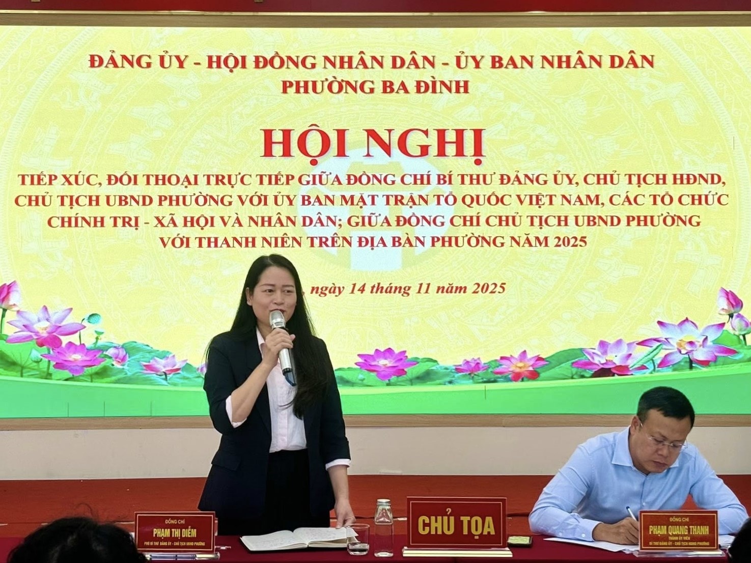 Ledere i Ba Dinh-distriktet i dialog med folk – bilde 3. Lãnh đạo phường Ba Đình đối thoại với người dân- Ảnh 3.