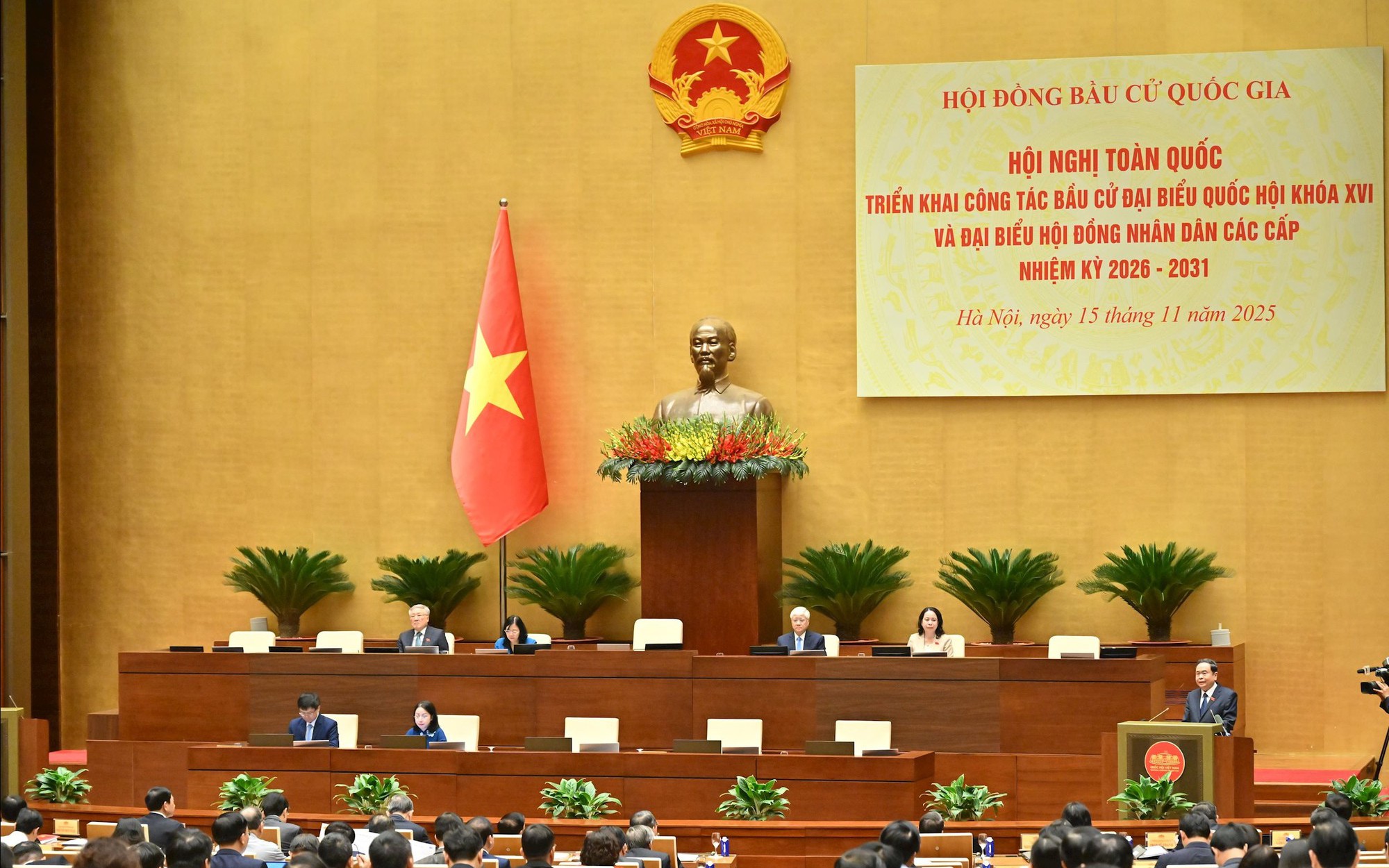 National conference on preparation for parliament election concludes- Ảnh 1. Các đồng chí lãnh đạo chủ trì Hội nghị tại điểm cầu Trung ương