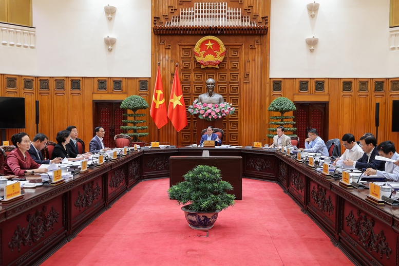 PM targets Red River scenic boulevard project to start construction on December 19- Ảnh 1. PM targets Red River scenic boulevard project to start construction on December 19- Ảnh 1.