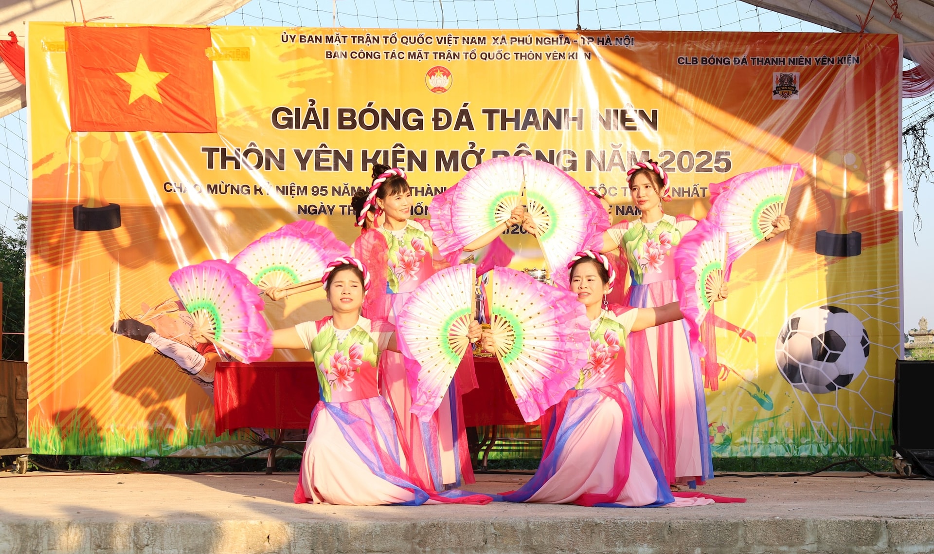 Phu Nghia: عظیم یکجہتی کو فروغ دینا، تیزی سے ترقی پذیر وطن کی تعمیر - تصویر 1۔ Phú Nghĩa: Vun đắp khối đại đoàn kết, xây dựng quê hương ngày càng phát triển- Ảnh 1.