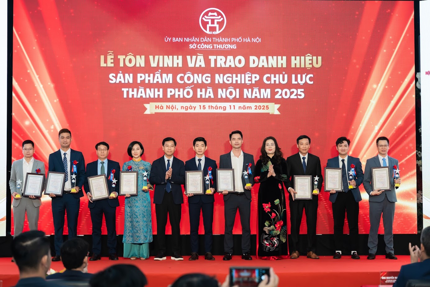 Hà Nội tôn vinh 35 sản phẩm công nghiệp chủ lực năm 2025- Ảnh 3.