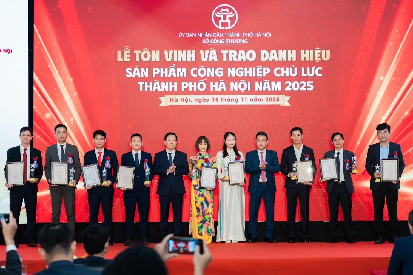 Hanoi honors 35 key industrial products- Ảnh 2. Hanoi honors 35 key industrial products- Ảnh 2.