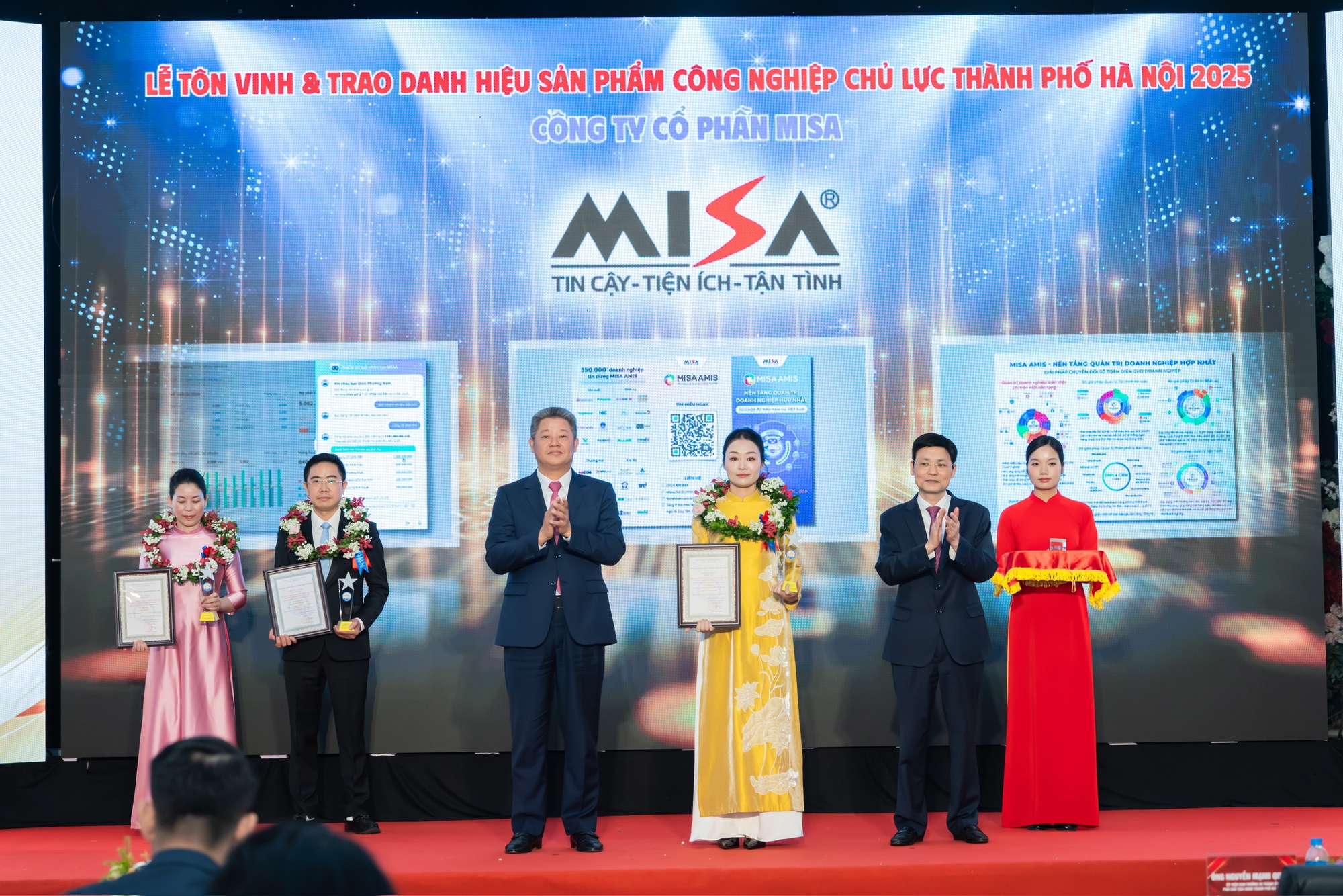 Hanoi honors 35 key industrial products- Ảnh 1. Hanoi honors 35 key industrial products- Ảnh 1.