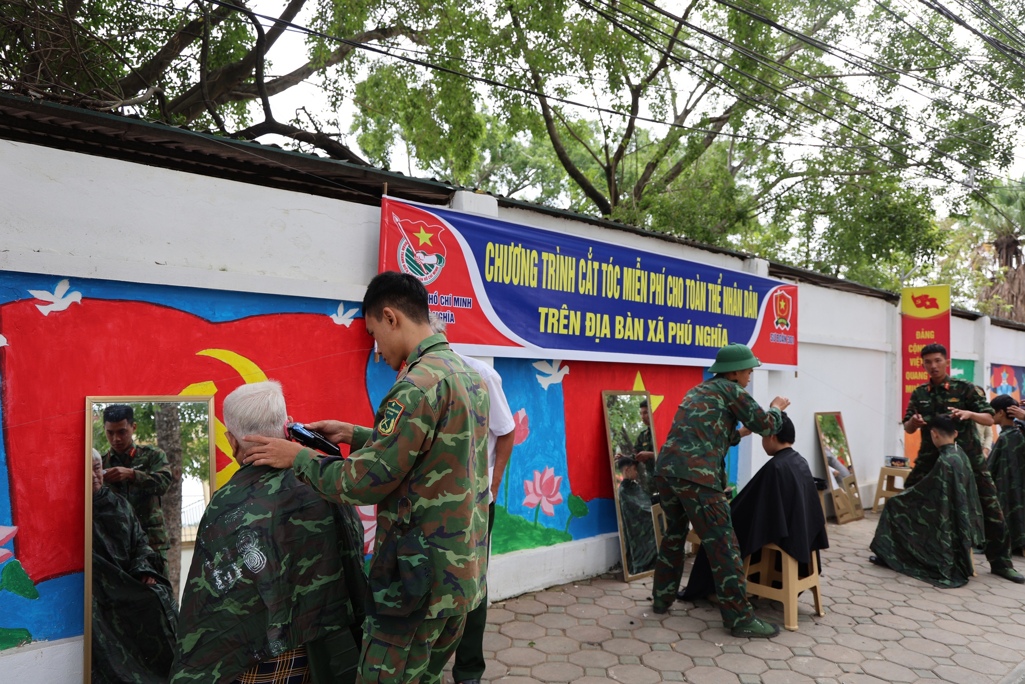 ឃុំ Phu Nghia ផ្សព្វផ្សាយស្មារតី រួមដៃគ្នាការពារបរិស្ថាន - រូបថត ៦. Xã Phú Nghĩa lan tỏa tinh thần chung tay bảo vệ môi trường- Ảnh 6.