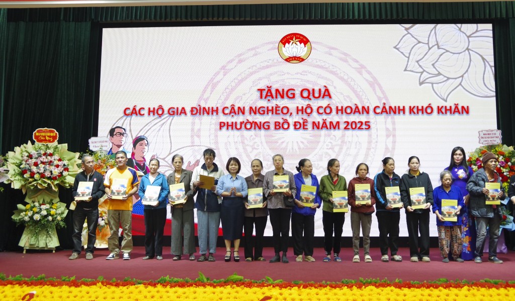 Jublande nationell enhetsdag i Bo De-distriktet - Foto 5. Tưng bừng Ngày hội Đại đoàn kết toàn dân tộc tại phường Bồ Đề- Ảnh 5.