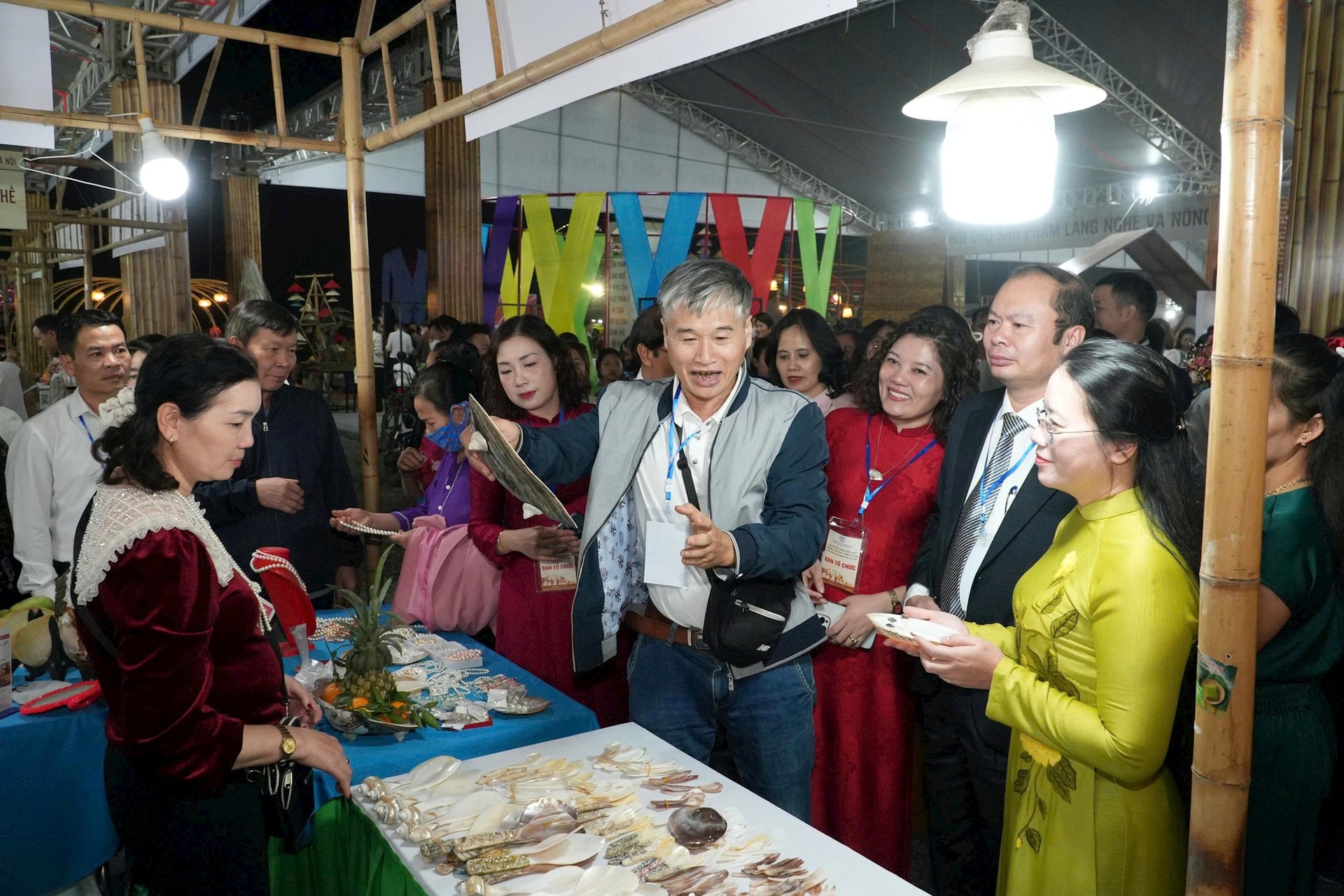 Sôi nổi các hoạt động tại Hội chợ sản phẩm làng nghề và nông sản thực phẩm an toàn năm 2025- Ảnh 2.