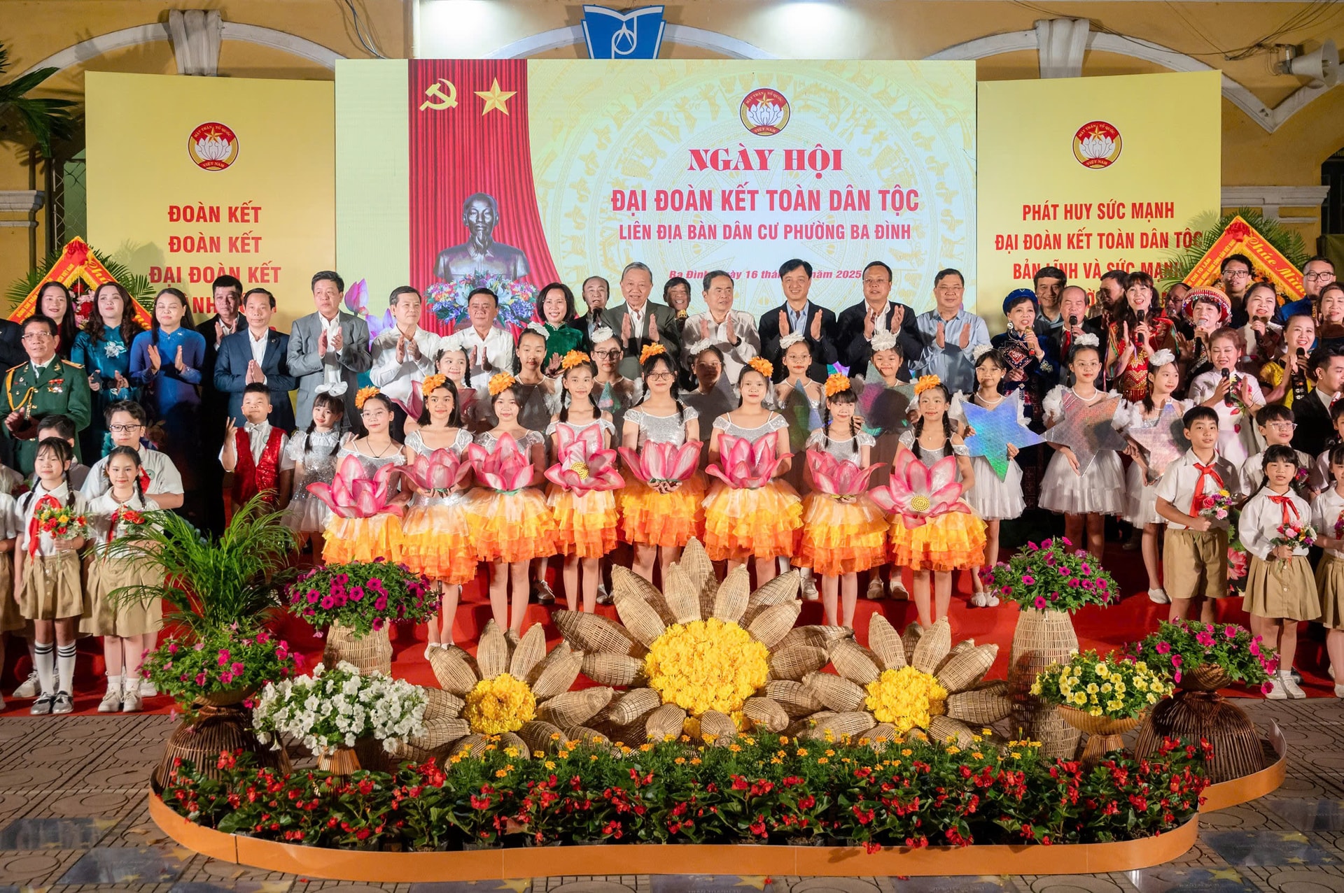 Party Chief To Lam attends Great National Solidarity Day in Ba Dinh Ward- Ảnh 2.