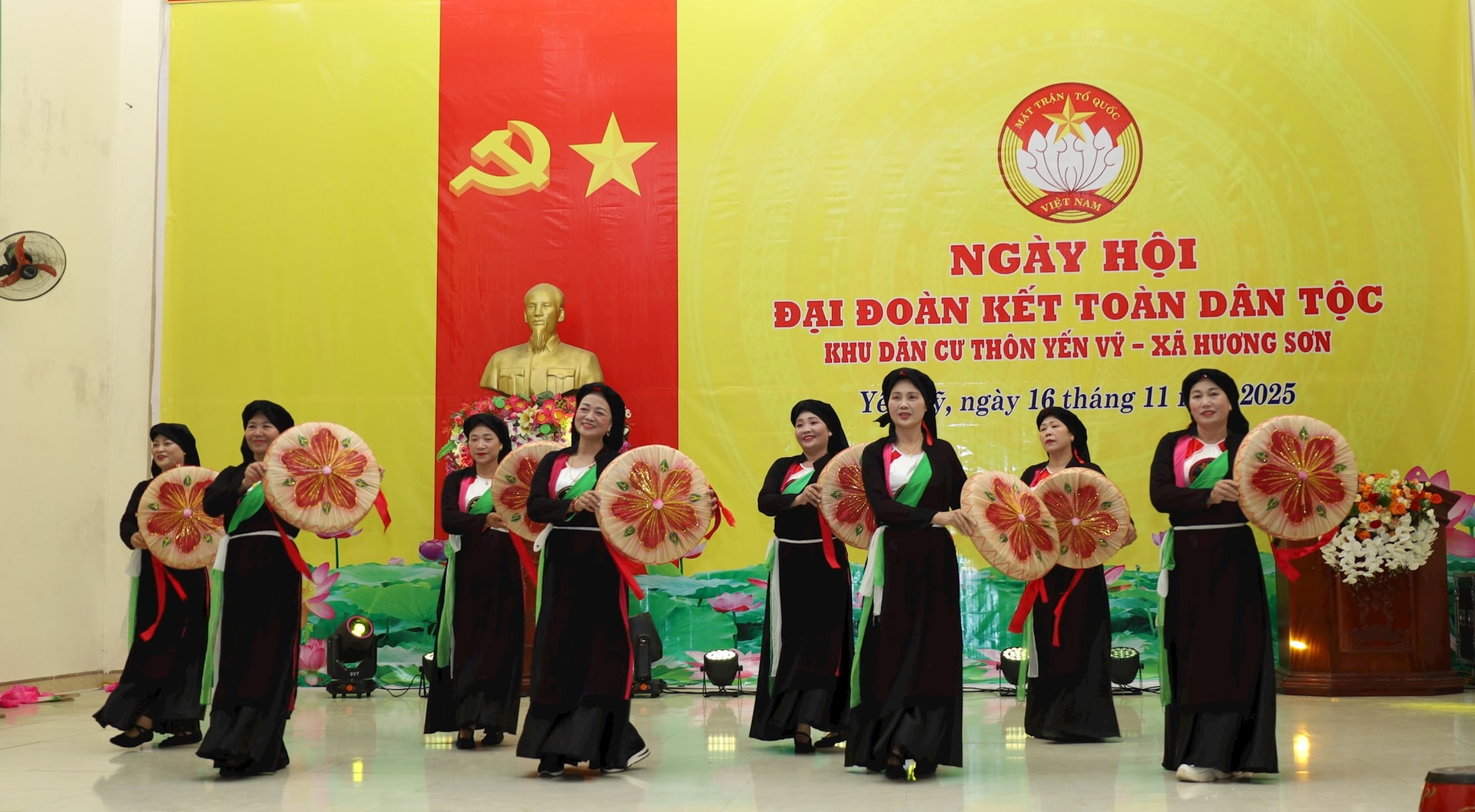 Trung tướng Nguyễn Thanh Tùng dự Ngày hội Đại đoàn kết toàn dân ở thôn Yến Vỹ- Ảnh 3.