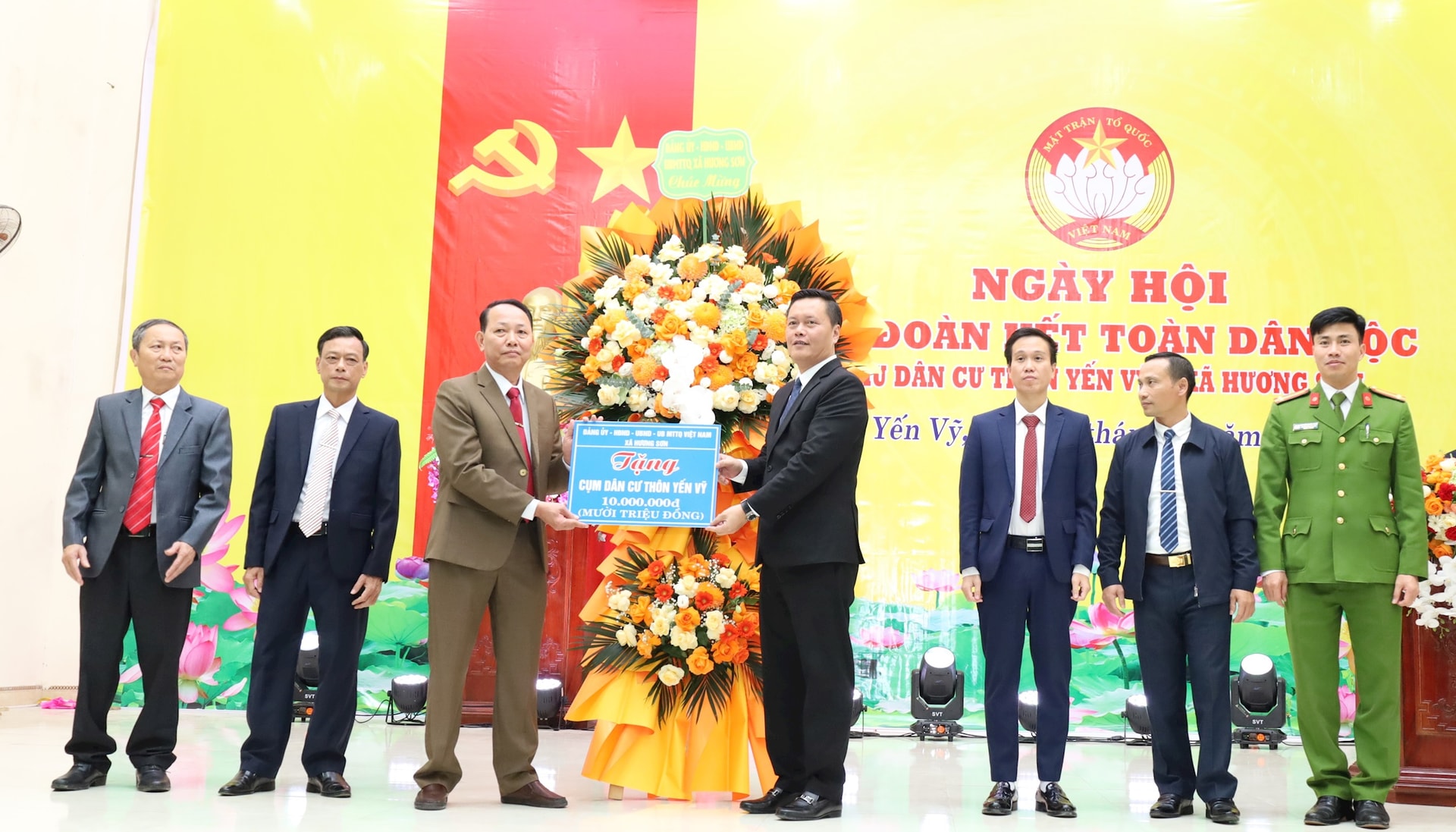 Trung tướng Nguyễn Thanh Tùng dự Ngày hội Đại đoàn kết toàn dân ở thôn Yến Vỹ- Ảnh 1.