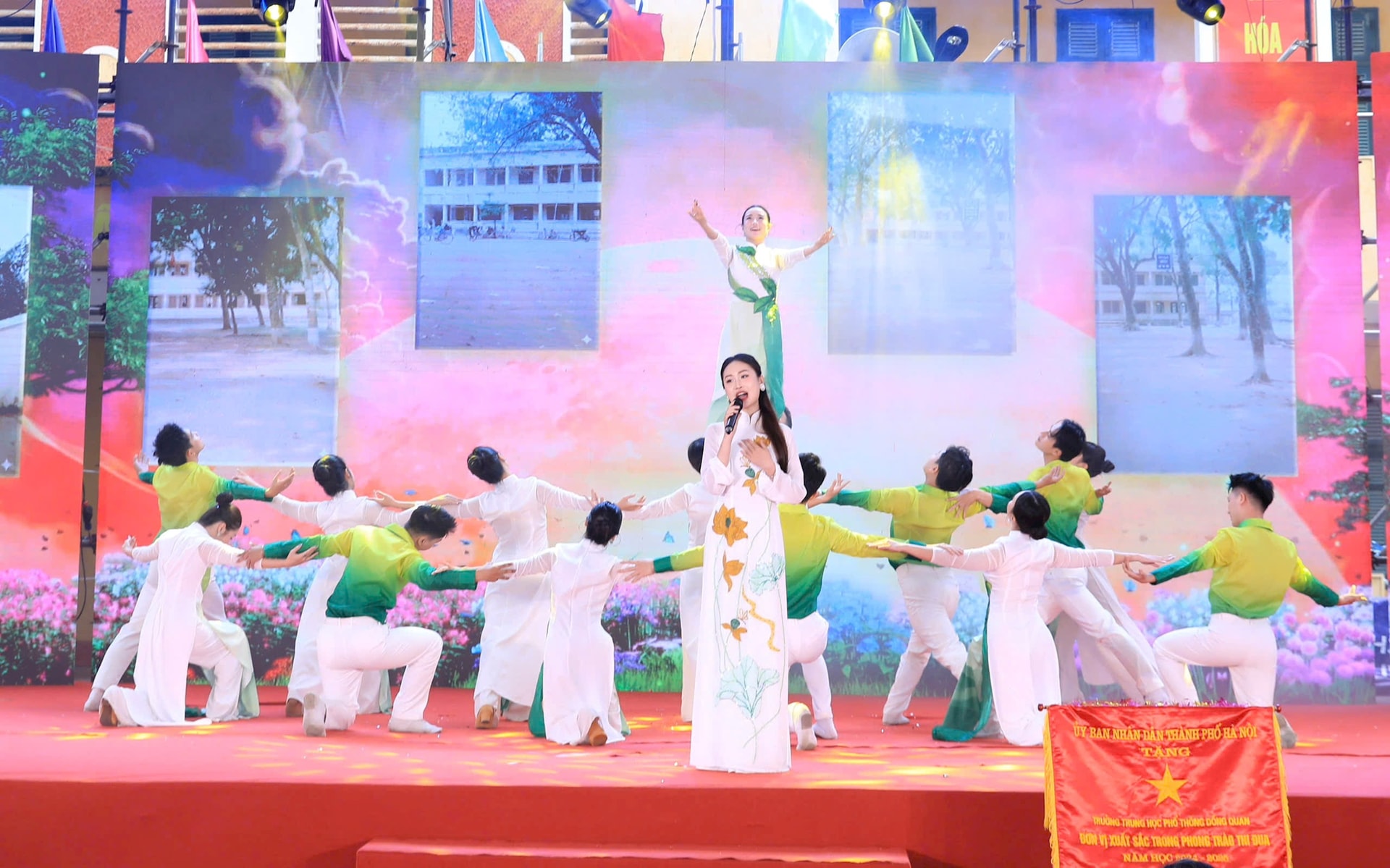 Trường THPT Đồng Quan kỷ niệm 50 năm, đón nhận Cờ thi đua của Thành phố- Ảnh 5.