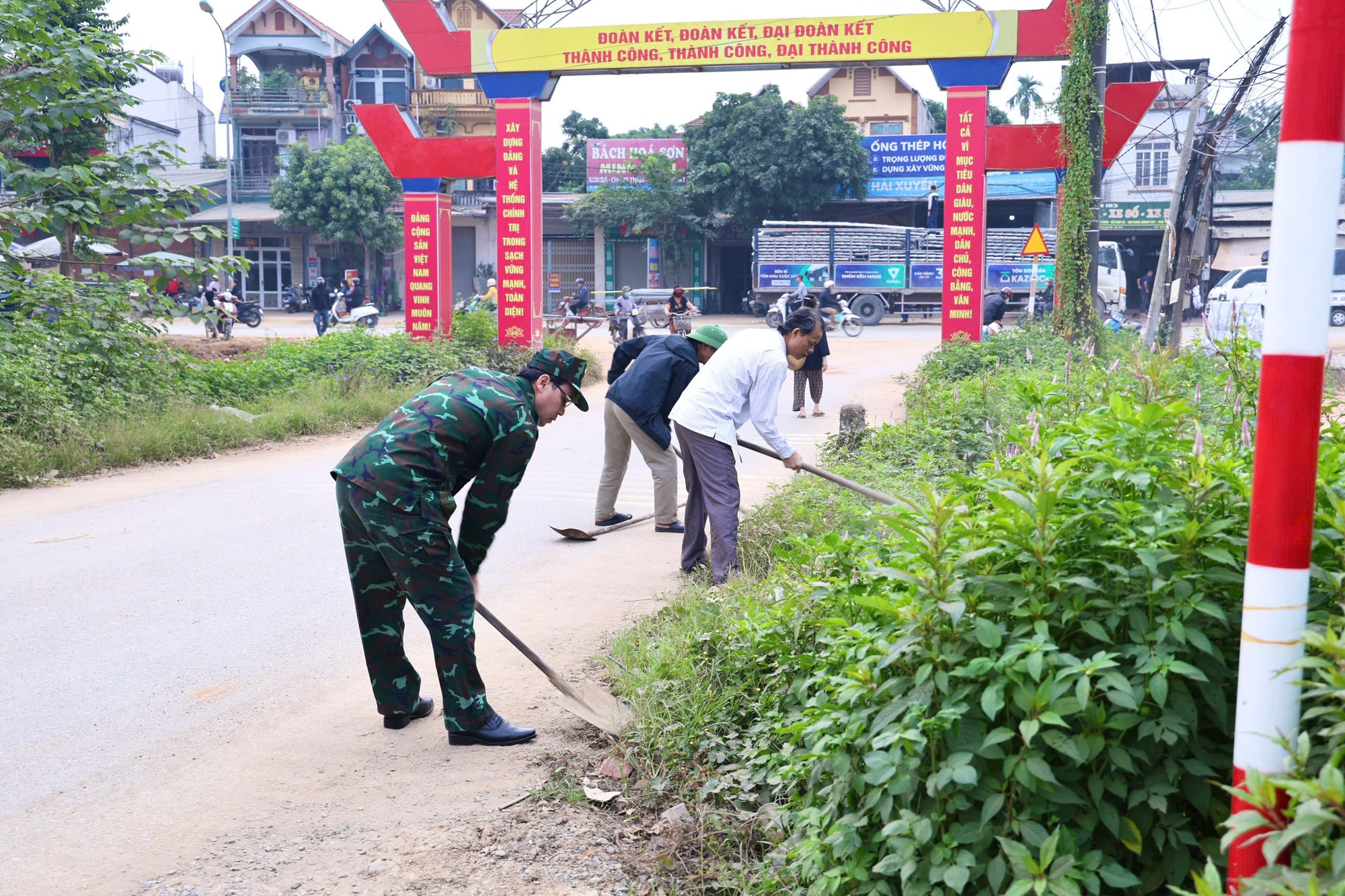 ឃុំ Phu Nghia ផ្សព្វផ្សាយស្មារតី រួមដៃគ្នាការពារបរិស្ថាន - រូបថត ៣. Xã Phú Nghĩa lan tỏa tinh thần chung tay bảo vệ môi trường- Ảnh 3.