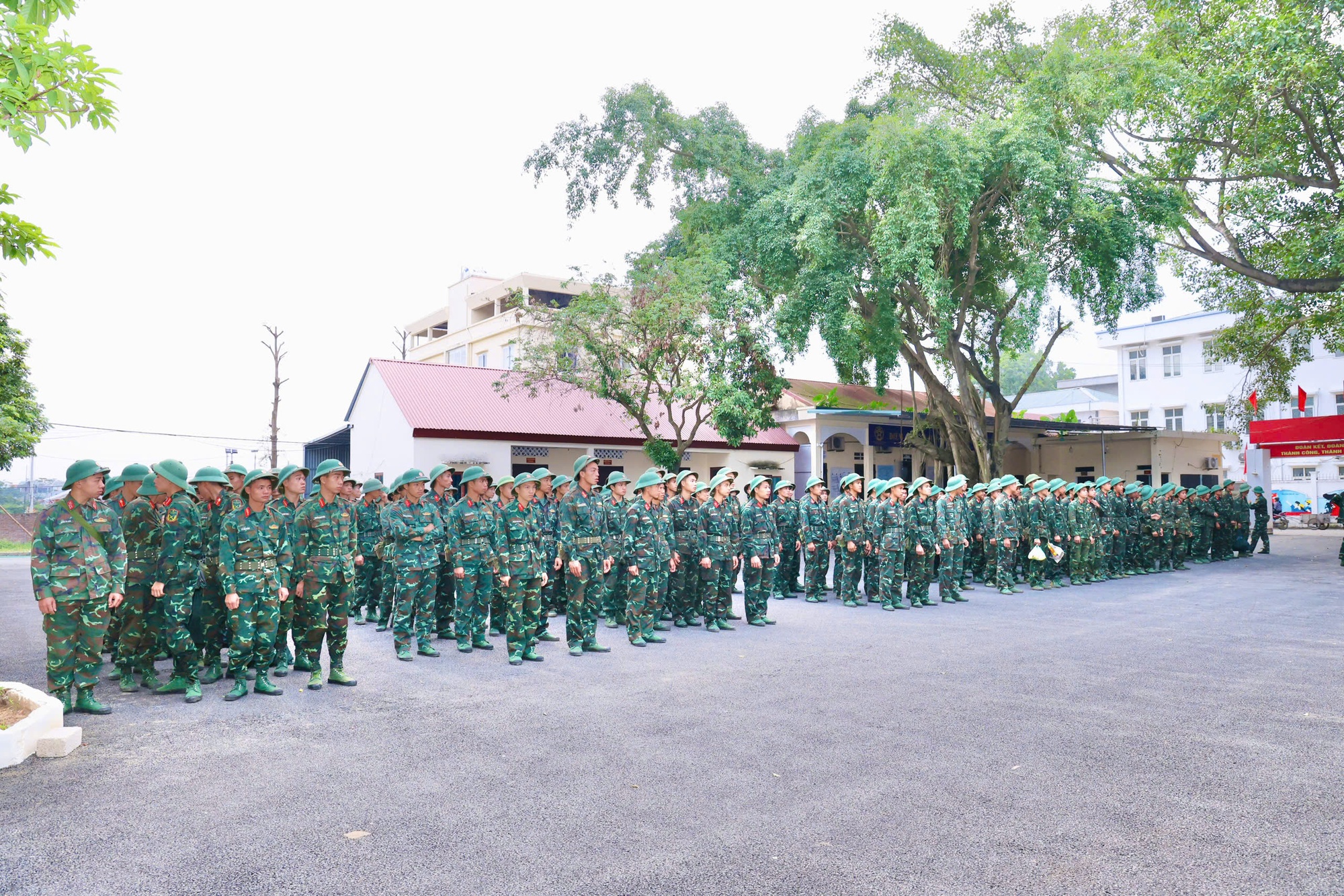 ឃុំ Phu Nghia ផ្សព្វផ្សាយស្មារតី រួមដៃគ្នាការពារបរិស្ថាន - រូបថត ២. Xã Phú Nghĩa lan tỏa tinh thần chung tay bảo vệ môi trường- Ảnh 2.