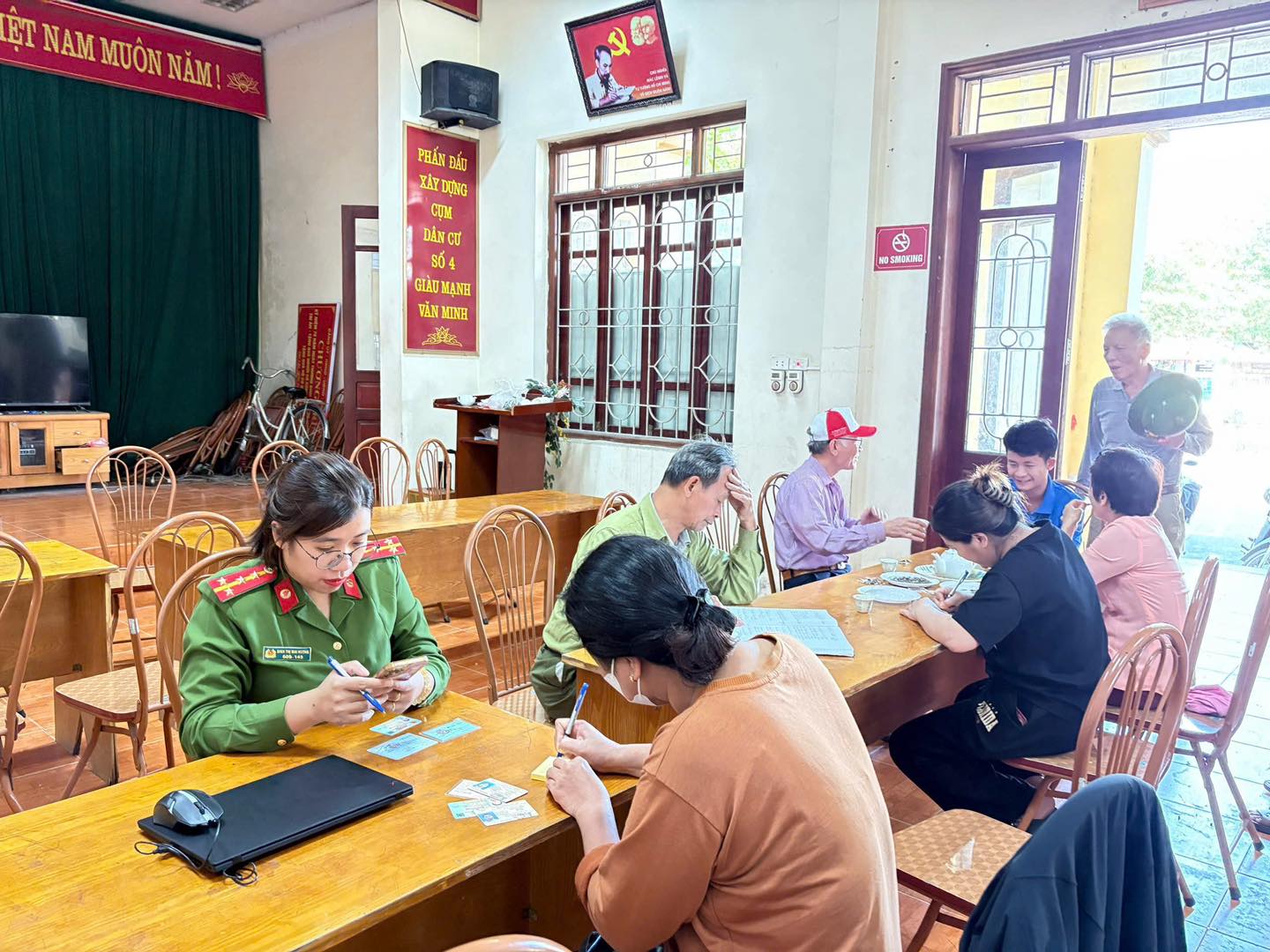 UBND xã Ô Diên triển khai Đợt cao điểm làm sạch dữ liệu giao thông- Ảnh 2.