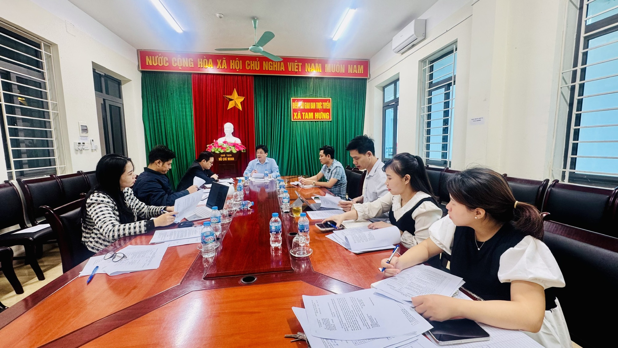 Xã Tam Hưng triển khai các nhiệm vụ phục vụ công tác đánh giá Chỉ số chuyển đổi số và cải cách hành chính năm 2025- Ảnh 1.