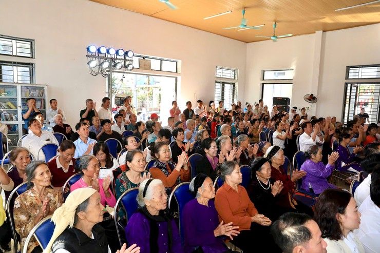 Hanoi party chief joins unity festival with strong community achievements celebrated- Ảnh 2.