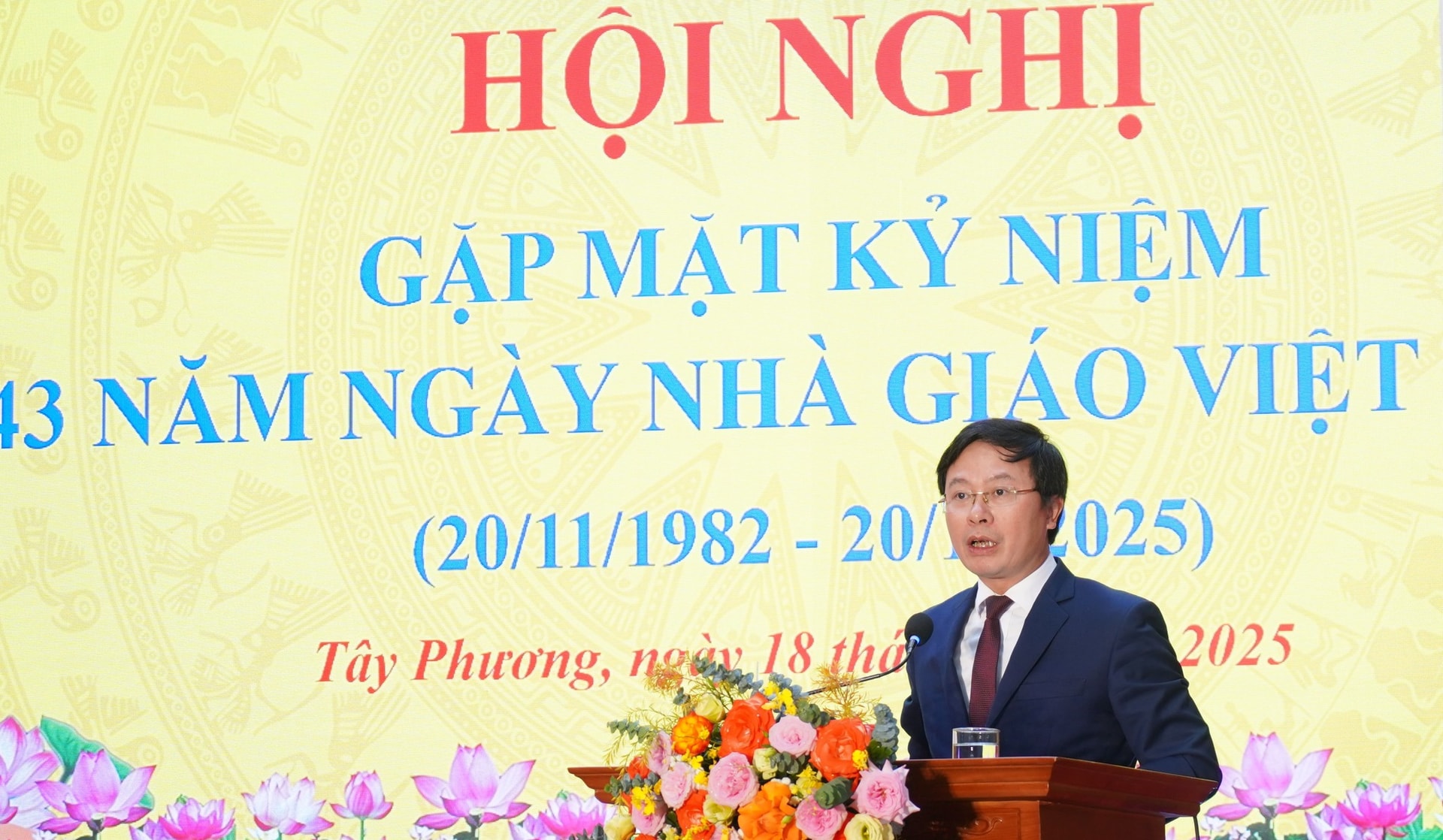 کمون تای فونگ چهل و سومین سالگرد روز معلم ویتنامی را جشن میگیرد - عکس ۳. Xã Tây Phương kỷ niệm 43 năm Ngày Nhà giáo Việt Nam- Ảnh 3.