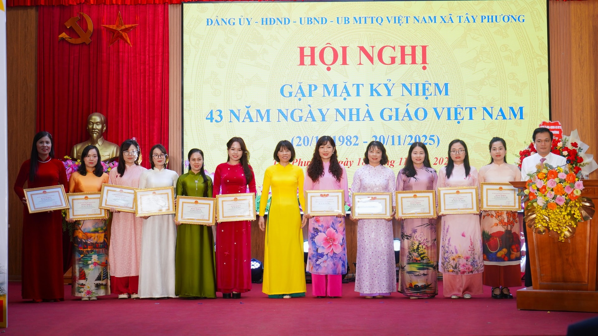کمون تای فونگ چهل و سومین سالگرد روز معلم ویتنامی را جشن میگیرد - عکس ۵. Xã Tây Phương kỷ niệm 43 năm Ngày Nhà giáo Việt Nam- Ảnh 5.