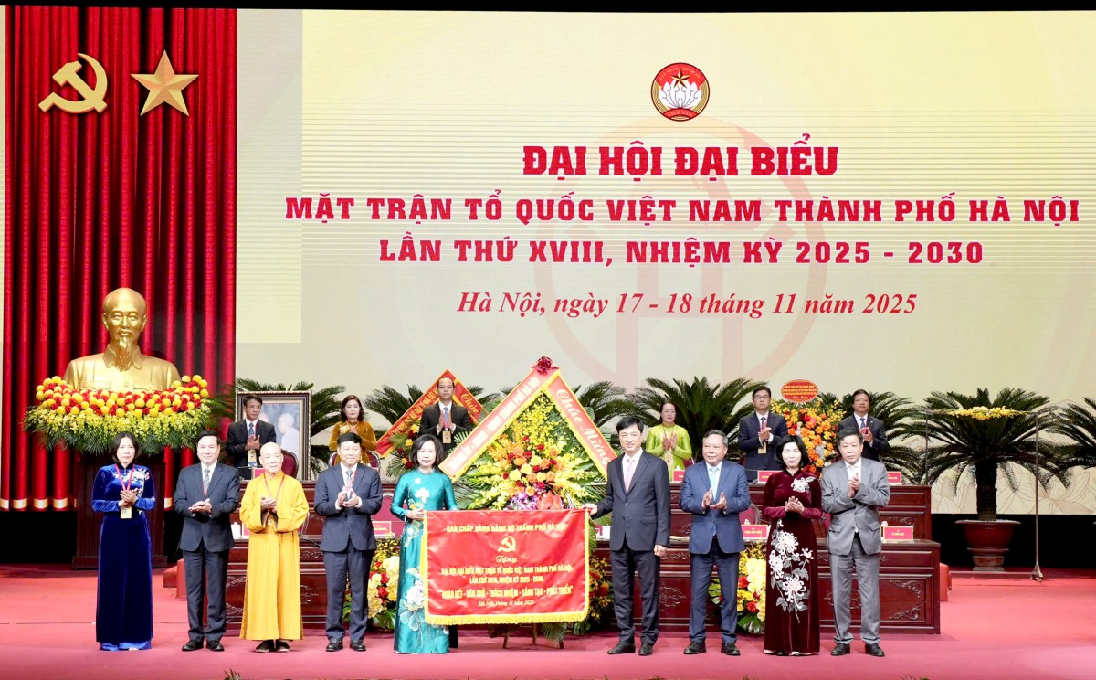 Hà Nội luôn coi việc củng cố và phát huy sức mạnh đại đoàn kết toàn dân tộc là nhiệm vụ chiến lược phát triển bền vững- Ảnh 1.