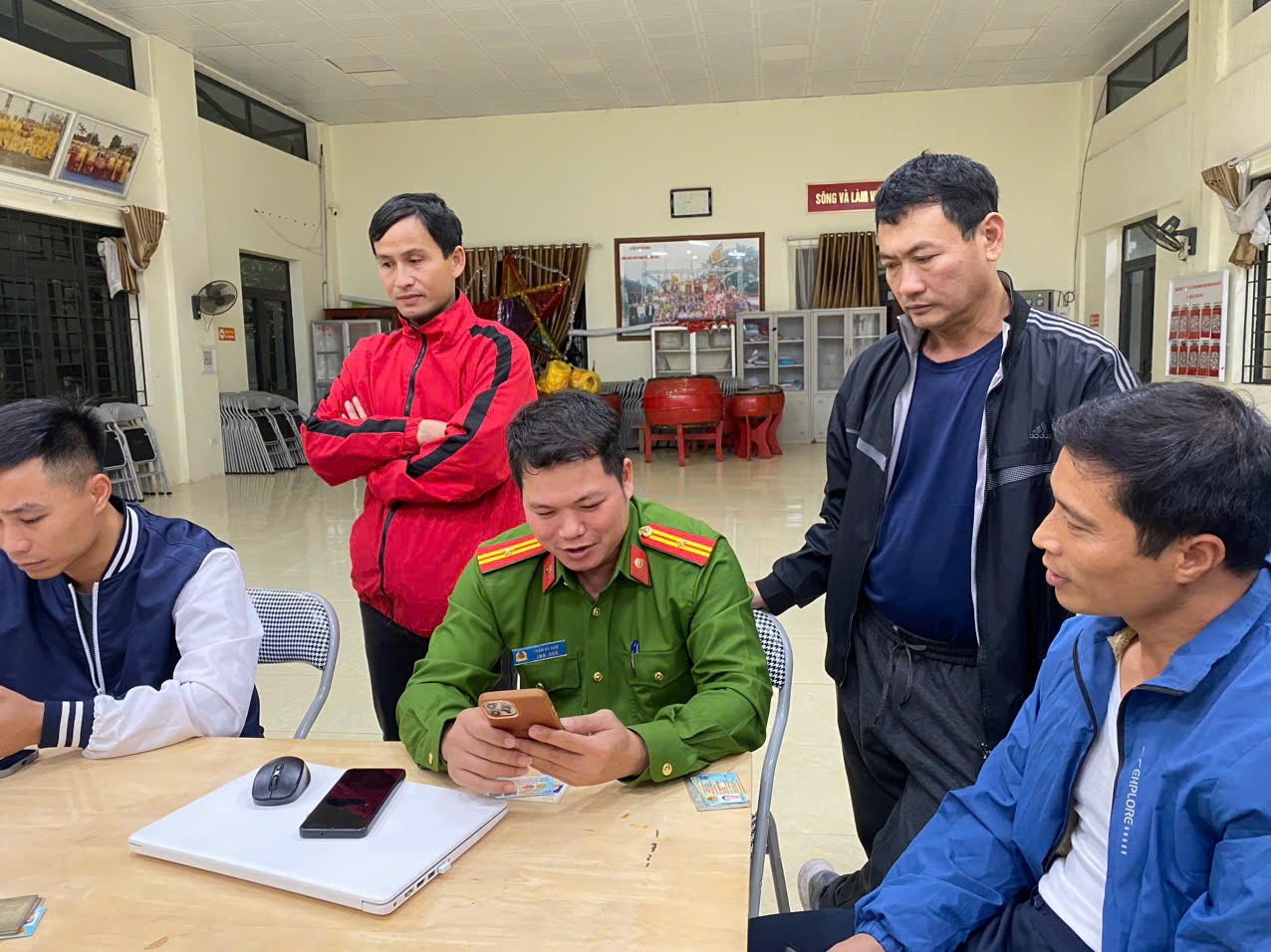 Công an xã Trần Phú: Làm sạch 1.227 đăng ký xe và 673 giấy phép lái xe- Ảnh 2.