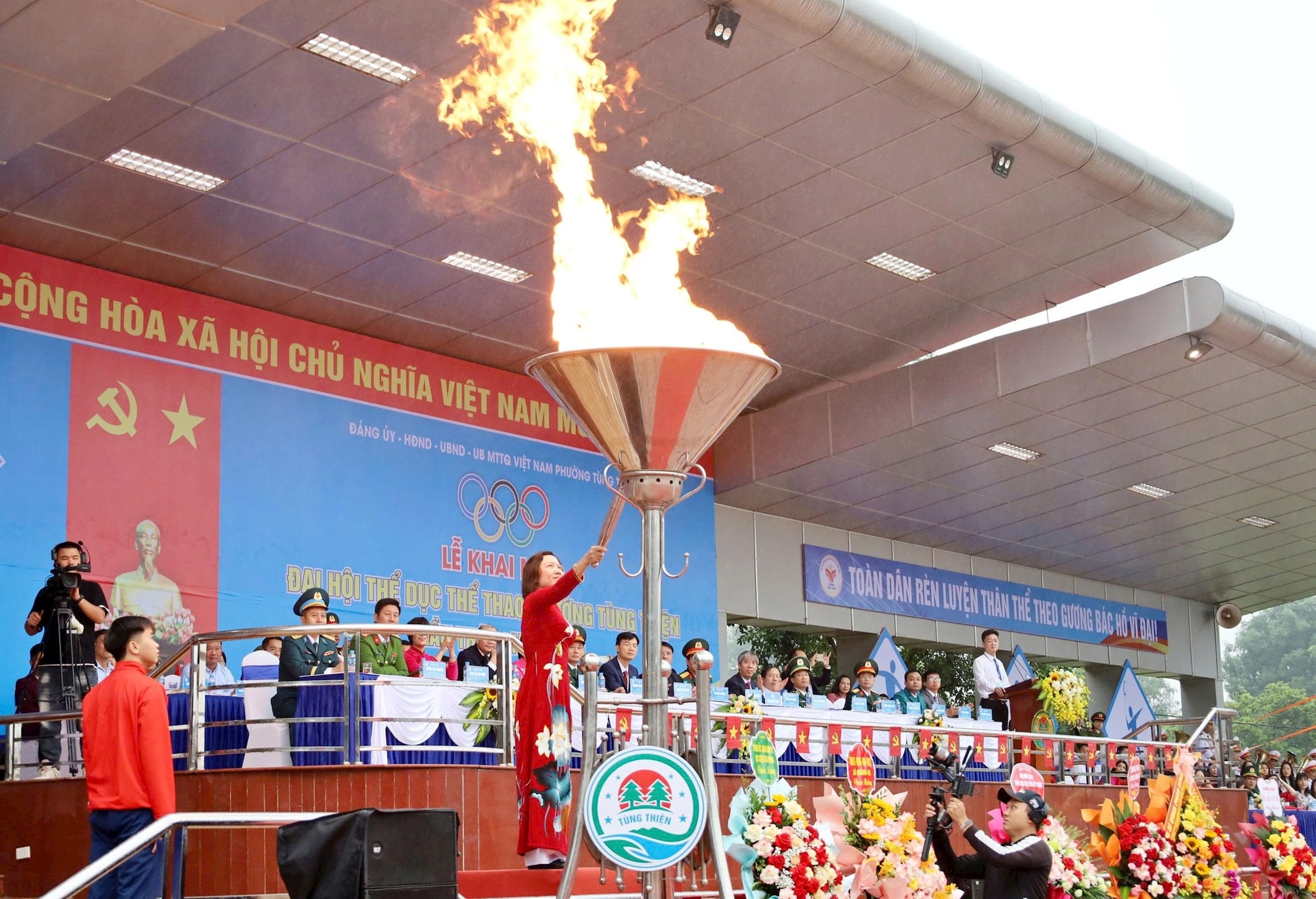Nästan 3 000 personer deltog i den första Tung Thien Ward Sports Festival - Foto 2. Gần 3.000 người tham gia Đại hội Thể dục thể thao phường Tùng Thiện lần thứ I- Ảnh 2.