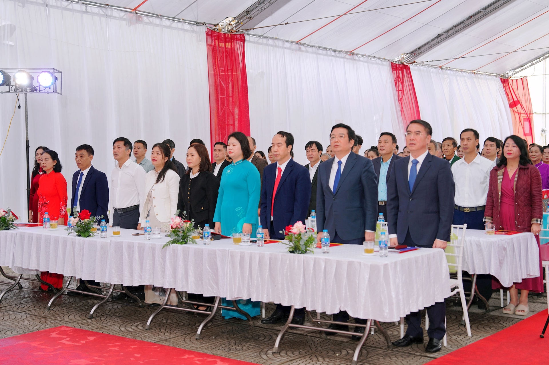 Chủ nhiệm Ủy ban Kiểm tra Thành ủy Nguyễn Xuân Lưu dự Ngày hội Đại đoàn kết toàn dân tộc xã Thiên Lộc- Ảnh 1.