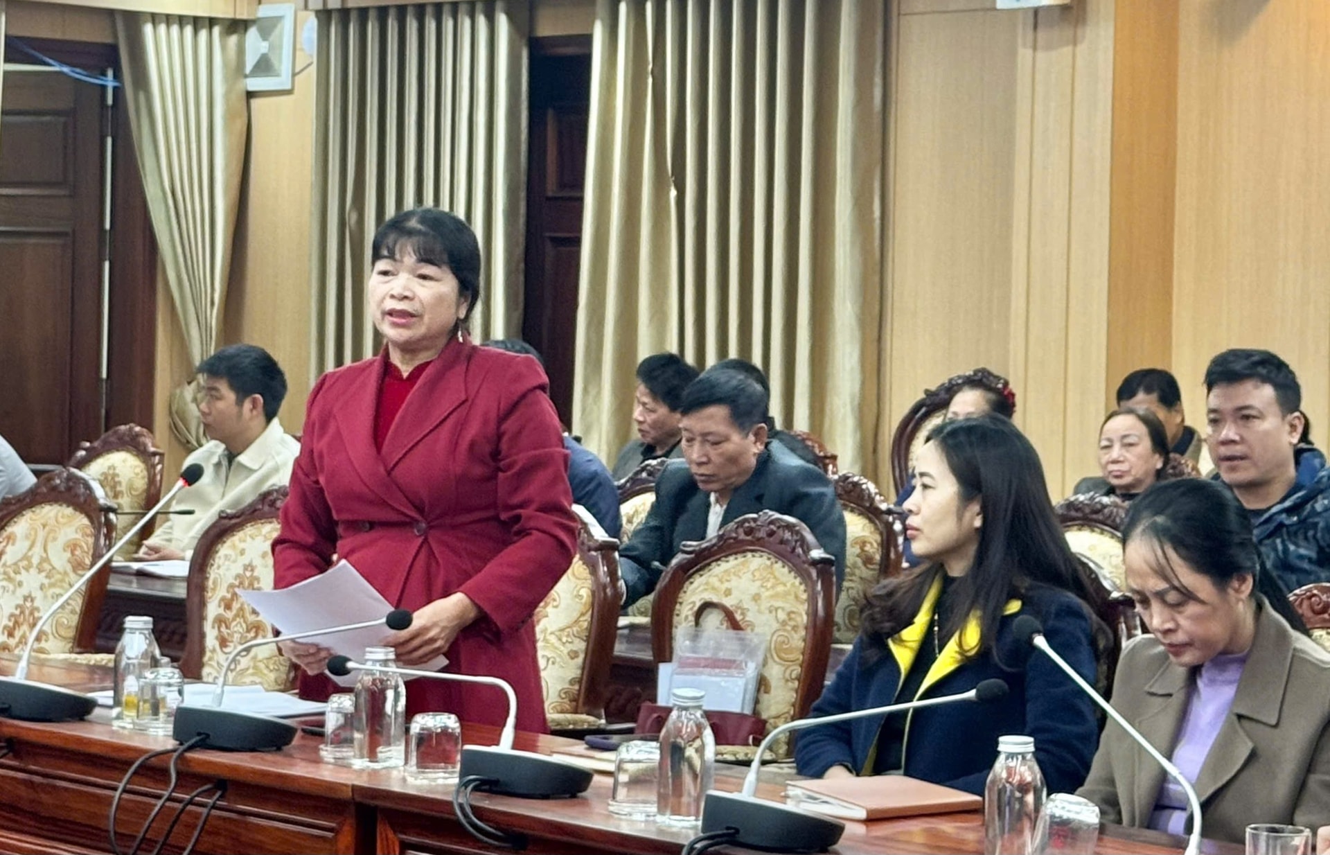 Cử tri kiến nghị nhiều vấn đề liên quan đến môi trường, an toàn giao thông, chế độ chính sách- Ảnh 4.