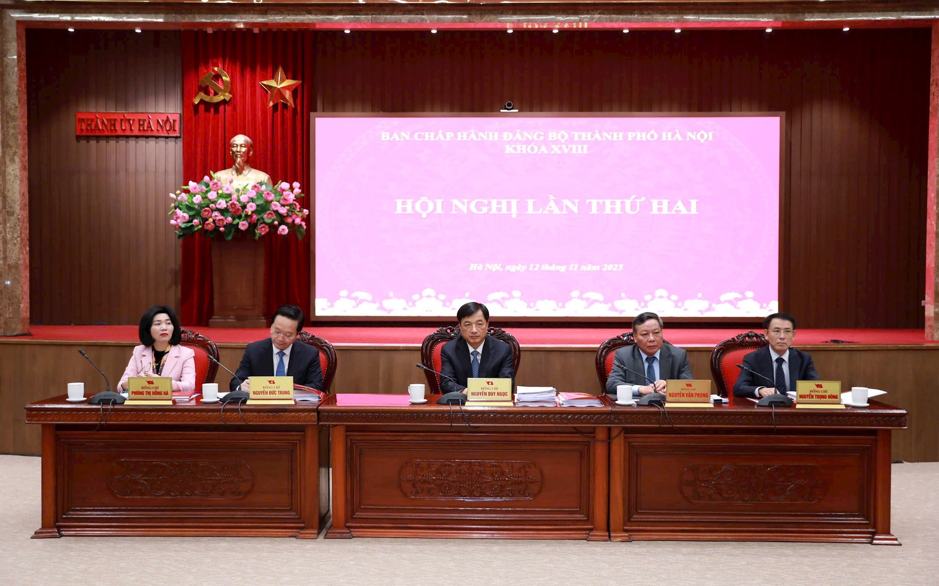 Các đồng chí Thường trực Thành ủy chủ trì Hội nghị