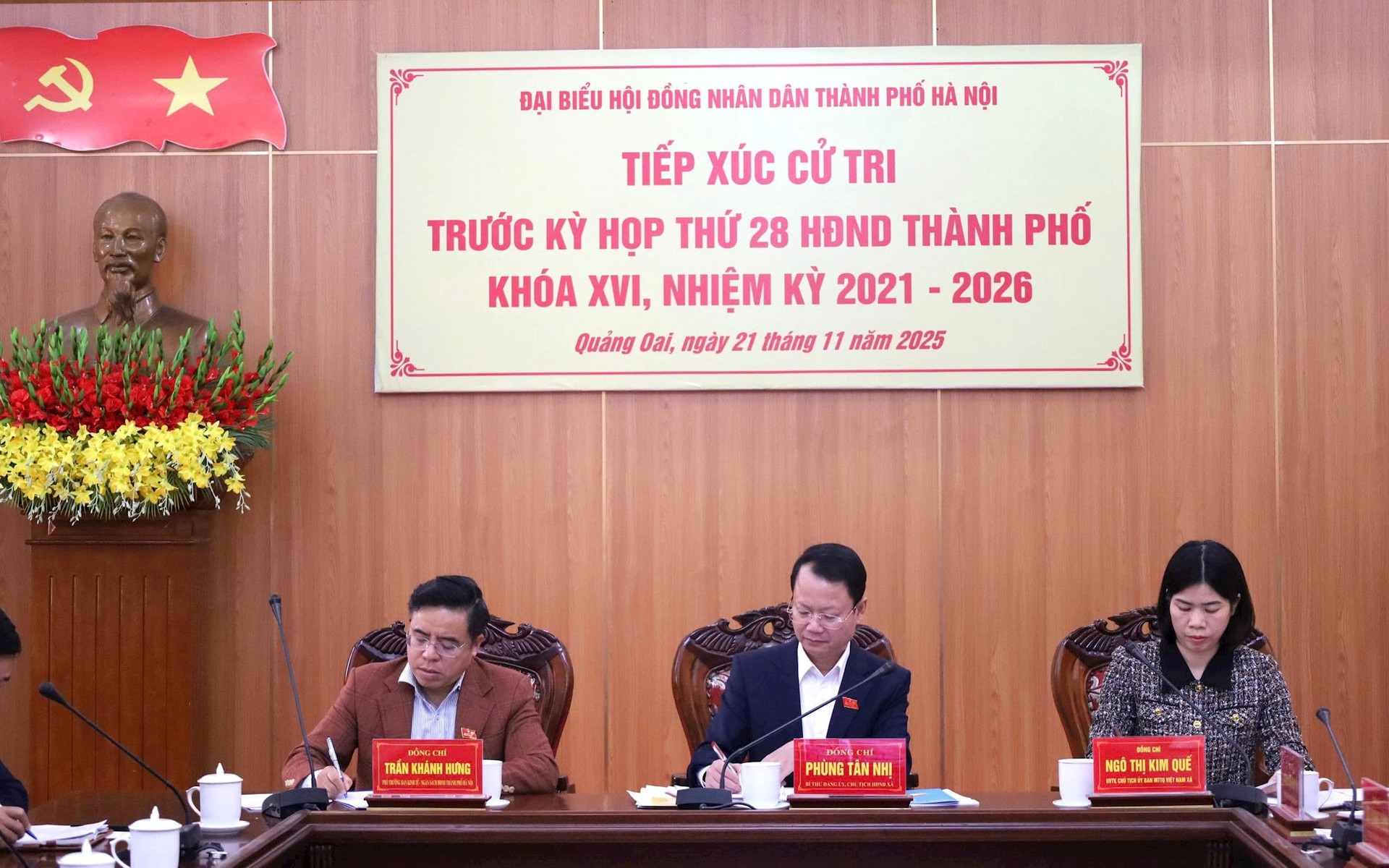 Các đại biểu HĐND Thành phố tại buổi tiếp xúc