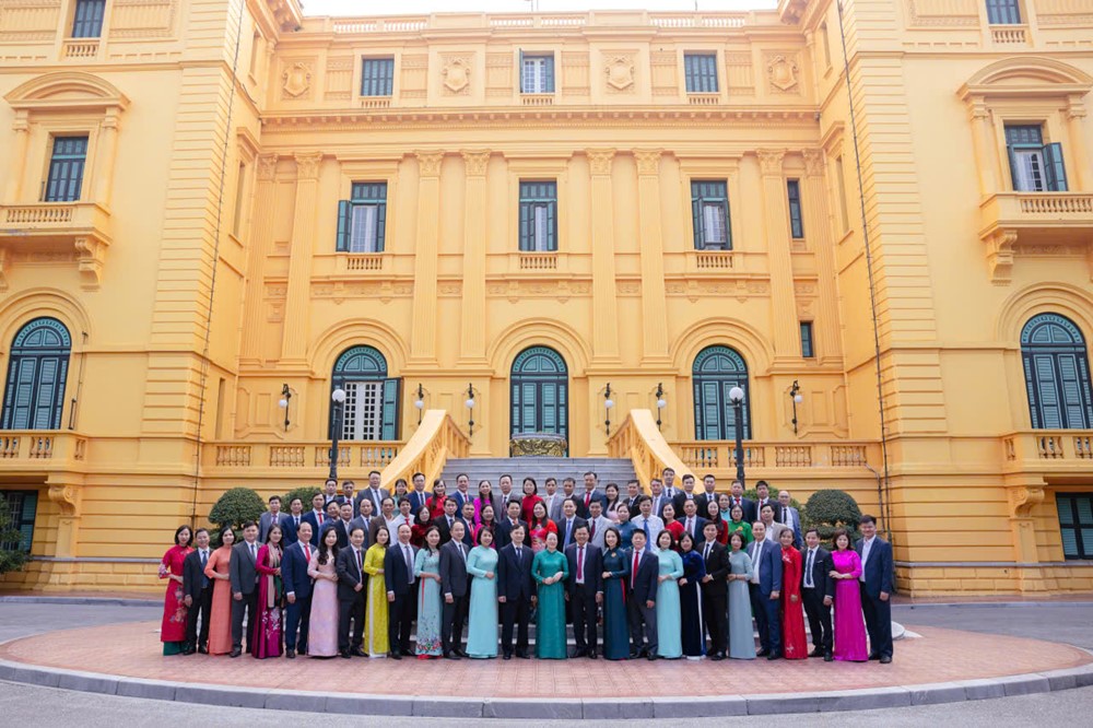 Hội Nông dân thành phố Hà Nội vào Lăng viếng Chủ tịch Hồ Chí Minh và dâng hương tại Hoàng Thành Thăng Long- Ảnh 3.